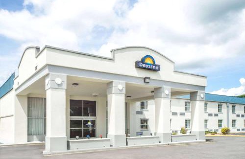 Hollins Hôtel | Days Inn by Wyndham Roanoke Hollins Near I-81