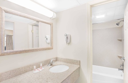 Secane Hôtel | Days Inn by Wyndham Springfield/Phil.Intl Airport