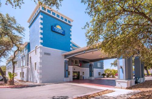 Hollywood Park Hôtel | Days Inn & Suites by Wyndham San Antonio North/Stone Oak