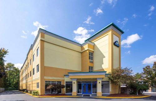Colonie Hôtel | Days Inn & Suites by Wyndham Albany