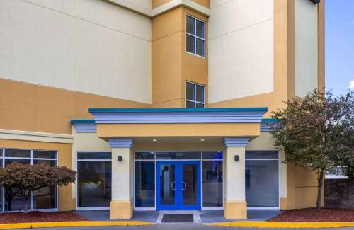 Colonie Hôtel | Days Inn & Suites by Wyndham Albany