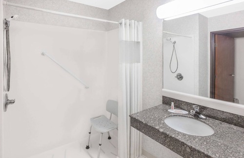 Brinkley Hôtel | Days Inn & Suites by Wyndham Brinkley