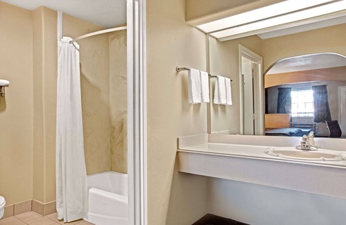 FM 1960 Hôtel | Days Inn & Suites by Wyndham Houston North/Spring
