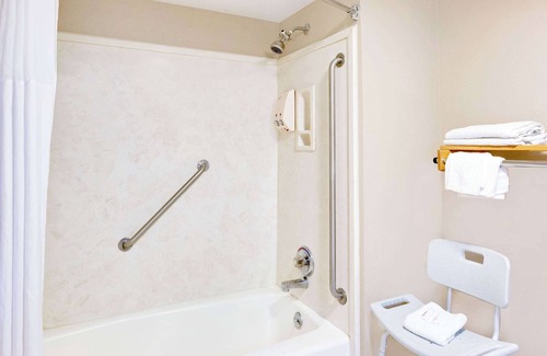 Starkville Hôtel | Days Inn & Suites by Wyndham Starkville