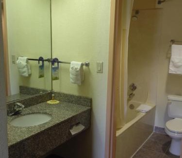 Webster Hôtel | Days Inn & Suites by Wyndham Webster NASA-ClearLake-Houston