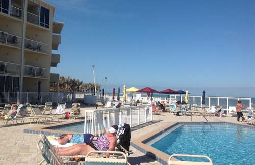 Volusia County Copropriété | DAYTONA WELCOMES YOU - HAVE A WARM CHRISTMAS ON THE BEACH.