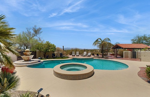 Tucson Maison | Dazzling retreat with city views, pool, hot tub, bocce ball court, & roof deck