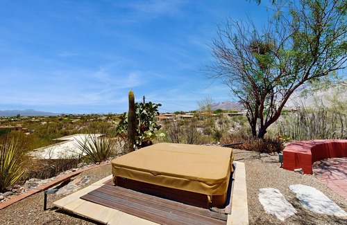 Tucson Maison | Dazzling retreat with city views, pool, hot tub, bocce ball court, & roof deck