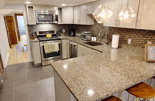 Near Northeast Appartement | D.C. Beckons! Darling Apt Sleeps 4