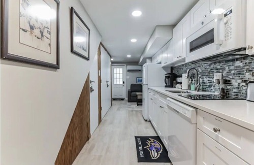 Cleveland Park Appartement | DC Guest Suite Walkable, Parking, Pets Welcome