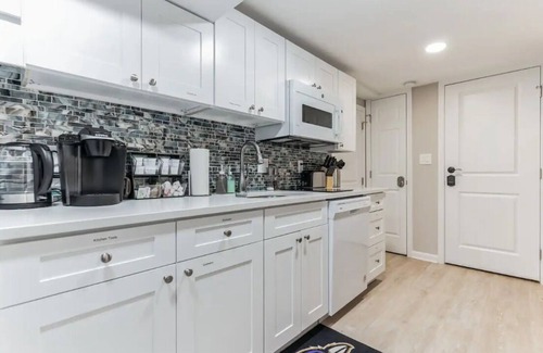 Cleveland Park Appartement | DC Guest Suite Walkable, Parking, Pets Welcome