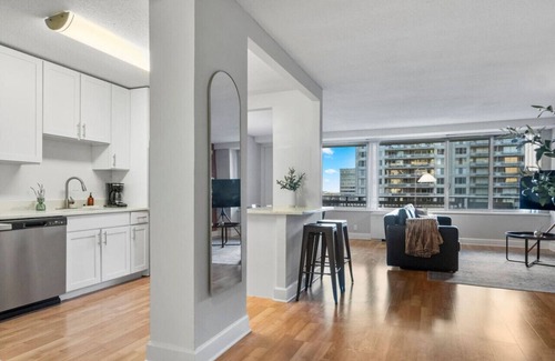Crystal City Appartement | DC Launchpad Sleeps 8, Gym, Walk to Dining + Metro