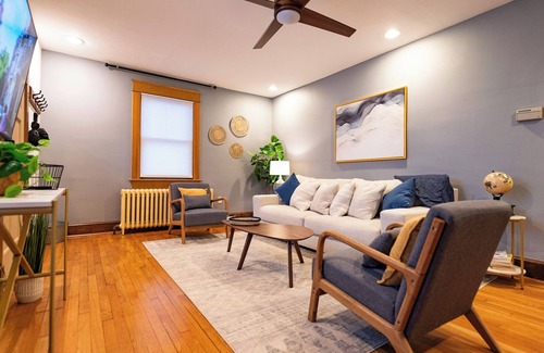 Silver Spring Maison | DC Metro: Cozy 4BR Cottage on a Hill - Pets allowed