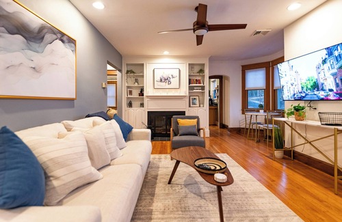 Silver Spring Maison | DC Metro: Cozy 4BR Cottage on a Hill - Pets allowed