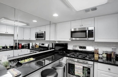 West End Maison | DC's Best Address -10min to White HSE - 500 mbps