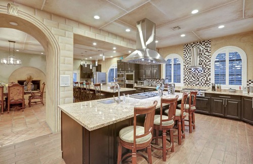 Spring Valley Maison | Glamorous 11BD/13BA Mansion Near Vegas Strip-3.7mi