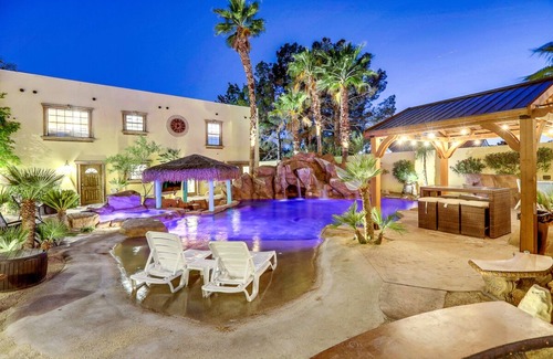 Spring Valley Maison | Glamorous 11BD/13BA Mansion Near Vegas Strip-3.7mi