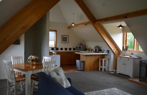Renwick Maison | DDOG Vineyard & BnB