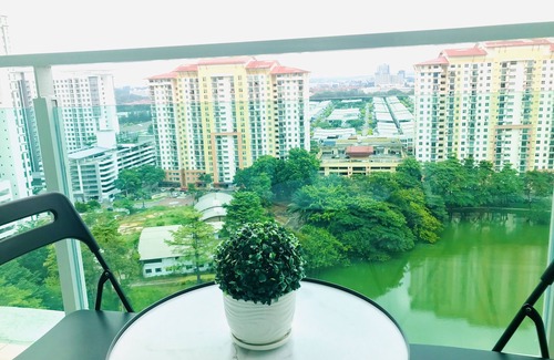Taman Mount Austin Appartement | De’ Acacia Suite by HFS {LakeView+WiFi+HighFloor}