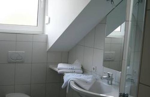 Ilbesheim Lit Et Petit-Déjeuner | Chambre Double Douche / WC "207" - Weingut-Gästehaus Hans Dieter Bosch