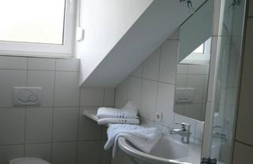 Ilbesheim Lit Et Petit-Déjeuner | Chambre Double Douche / WC "207" - Weingut-Gästehaus Hans Dieter Bosch