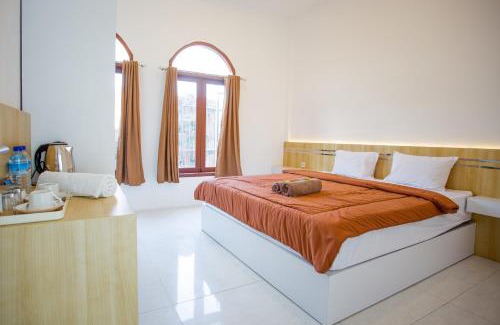 Gerung Maison | De Luna Guest House