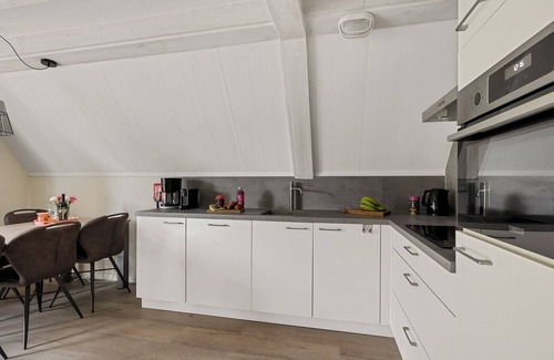 Den Velde Maison | De Steenhoeve - 6 pers. vacation home at fishpond on vacation park 't Hooge Holt
