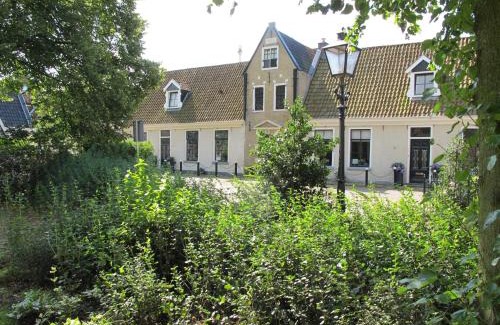 Grou Lit Et Petit-Déjeuner | De Thuiskamer in Grou als B&B of Vakantiehuis