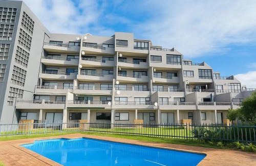 Linkside Appartement | De Valle Gem with Pool Braai Steps to the Beach