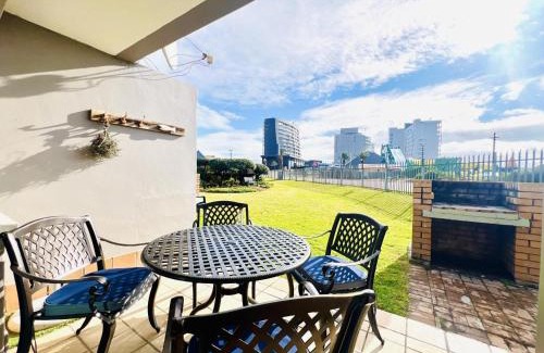 Linkside Appartement | De Valle Gem with Pool Braai Steps to the Beach