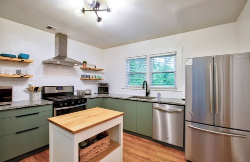 Winston - Salem Maison | Deacon Stays: The Brookwood - Walk to WFU