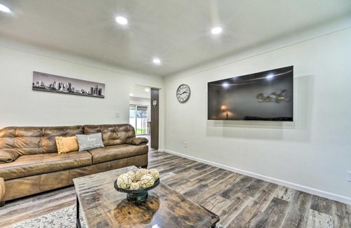 Dearborn Heights Maison | Dearborn Heights Home about 16 Mi to Downtown Detroit!