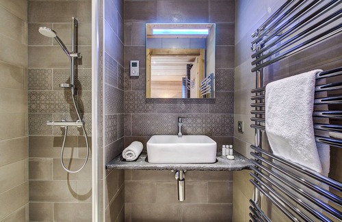 Morzine Chalet De Ski | Decadent Chalet which sleeps 12-14 with Hot Tub and Mountain views (wheelchair access)