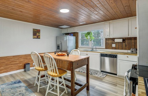 Cisco Maison | Deck & 2-Acre Yard: Quiet Getaway in Crandall!