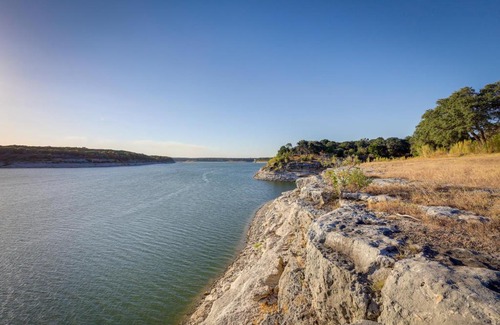 Temple Maison | Deck and Cliffside Belton Lake Views Temple Retreat