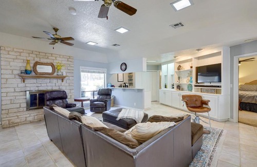 Temple Maison | Deck and Cliffside Belton Lake Views Temple Retreat