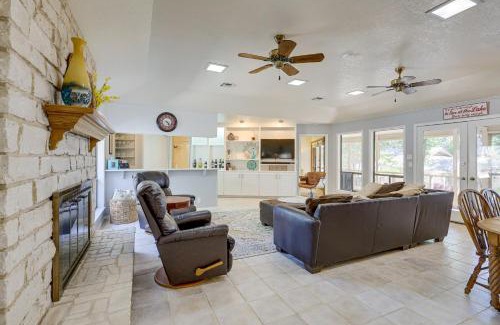 Temple Maison | Deck and Cliffside Belton Lake Views Temple Retreat