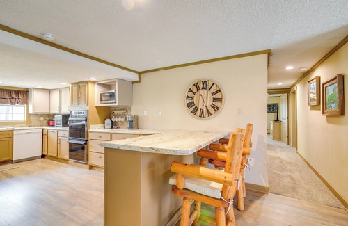 Tunica Cabine | Deck & Fire Pit! Cabin Half-Mi to Tunica Lake