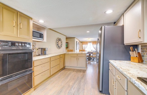 Tunica Cabine | Deck & Fire Pit! Cabin Half-Mi to Tunica Lake