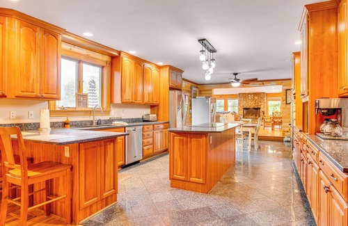 Belmont Maison | Belmont House w / Pool - 5 min à Winnipesaukee!