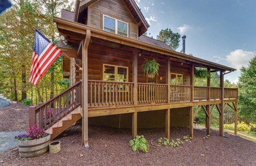 Bostic Maison | Deck, Grill and Fire Pit Blue Ridge Mountain Cabin!