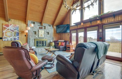 Vernon Appartement | Deck, Mountain Views Colorful Retreat in Vernon!