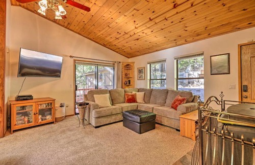 Twain Harte Maison | Deck with Forest Views Quiet Twain Harte Cabin!