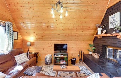 Overgaard Maison | Decks and Fire Pit Rustic-Modern Overgaard Cabin!