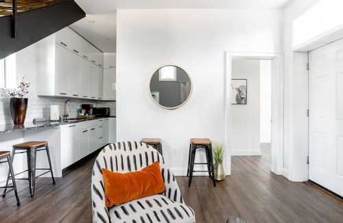 Le Droit Park Maison | Decompress in the Zen Surroundings of a Cozy Carriage House