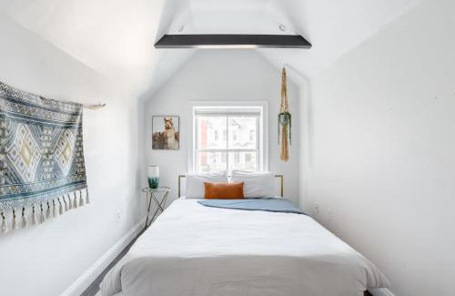 Le Droit Park Maison | Decompress in the Zen Surroundings of a Cozy Carriage House