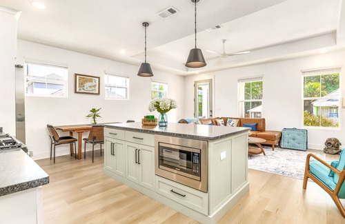 South Pensacola Maison | Decompression Zone - Modern Downtown Retreat