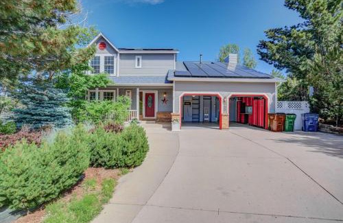 Briargate Maison | Deep Blue Spacious Escape w Hot Tub & Playground