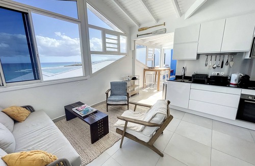 Perinet Appartement | DEEP BLUE Vue mer et piscine privée