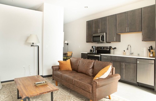 Westown Appartement | Deer District Studio Apt JC4 - One Block from Fiserv and Baird